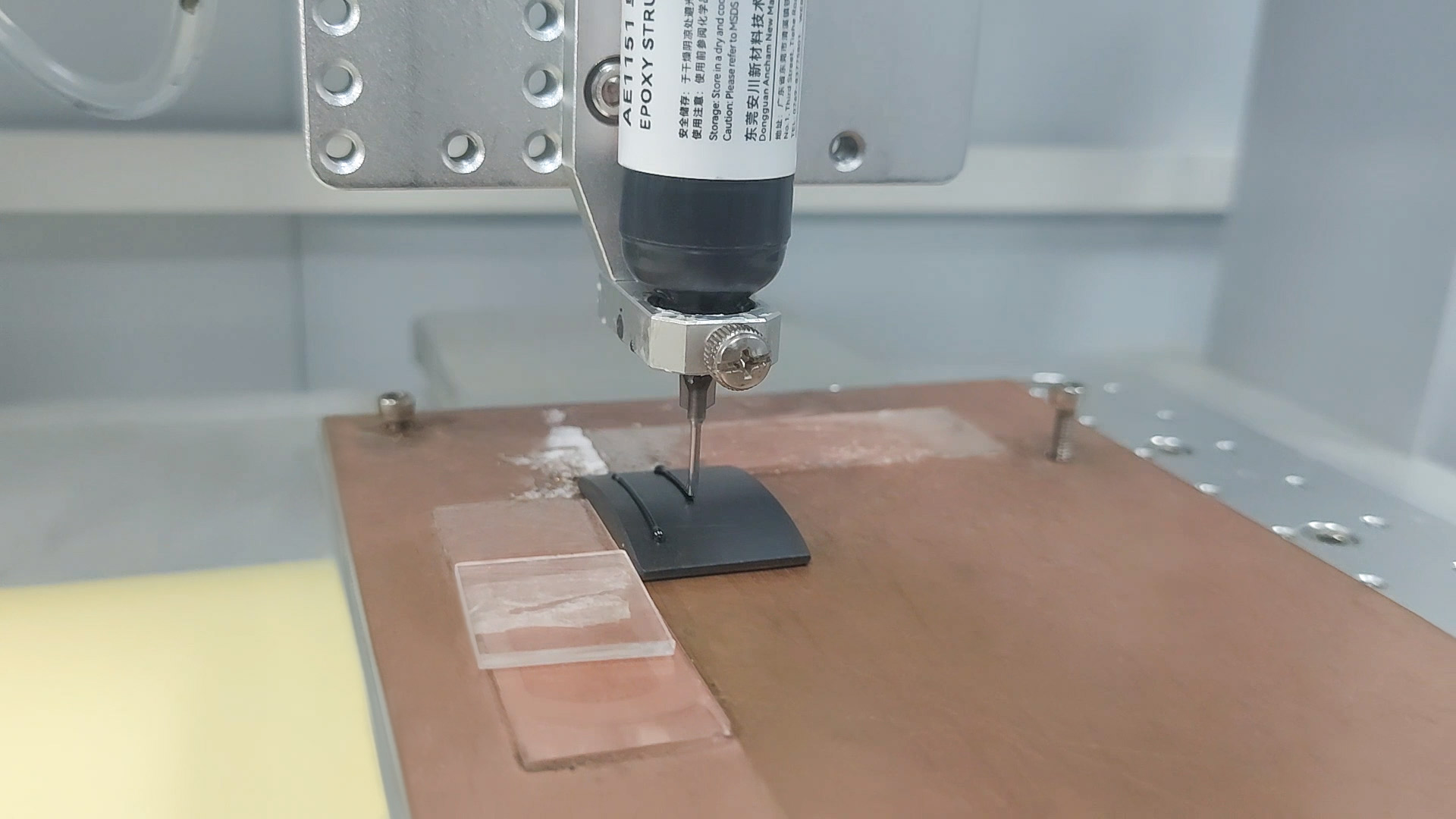 单组分环氧树脂胶粘剂助力电机磁钢化解粘接难题